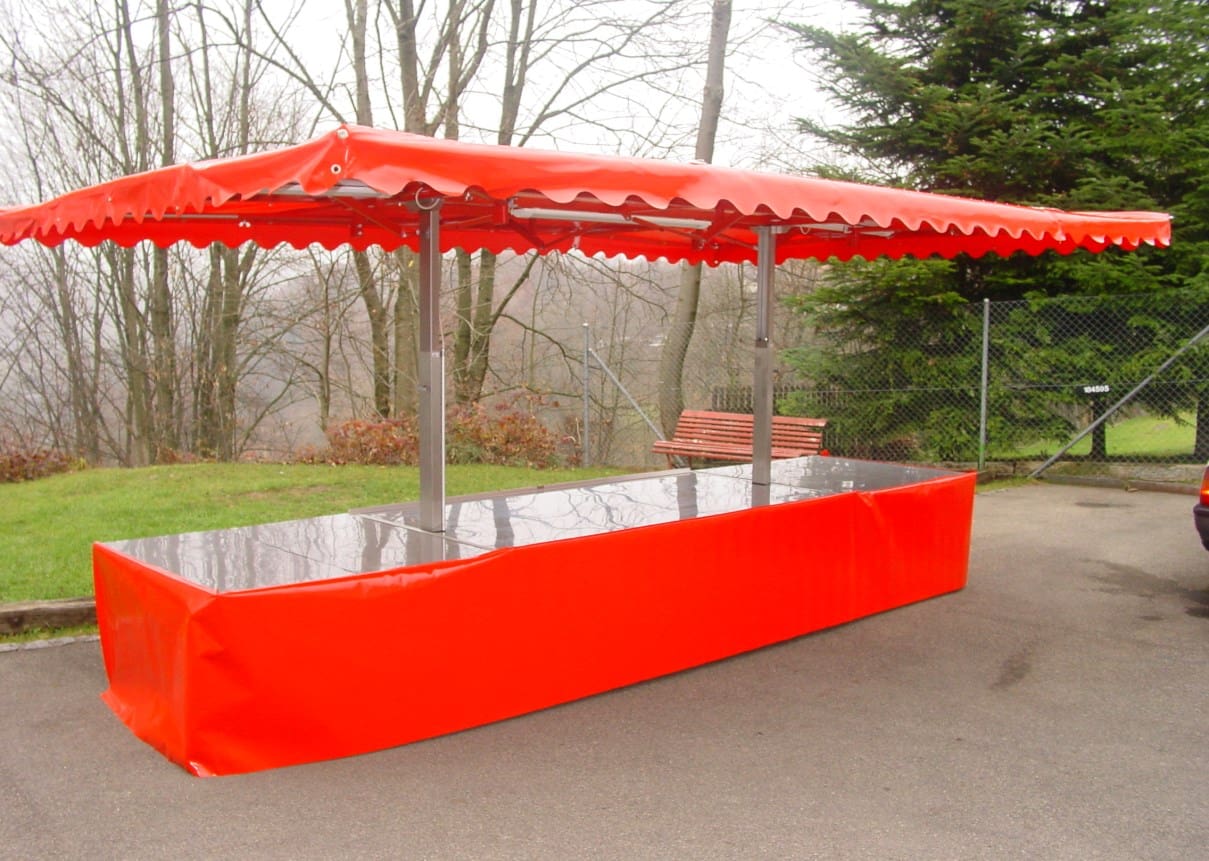 Verkaufsanhänger aufgeklappt